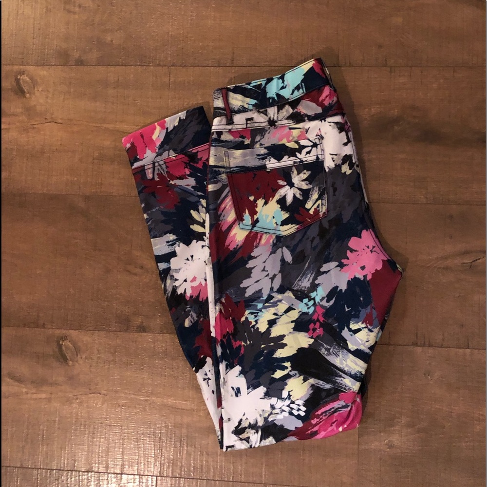 HUE Floral Leggings